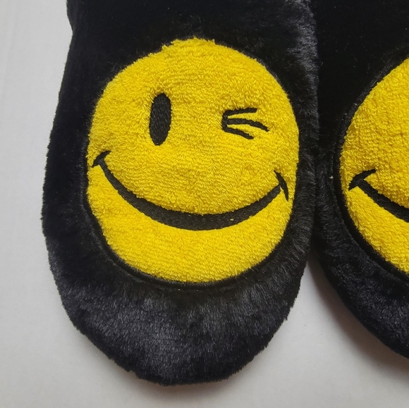 NWT! Slippers - Picture 3 of 8